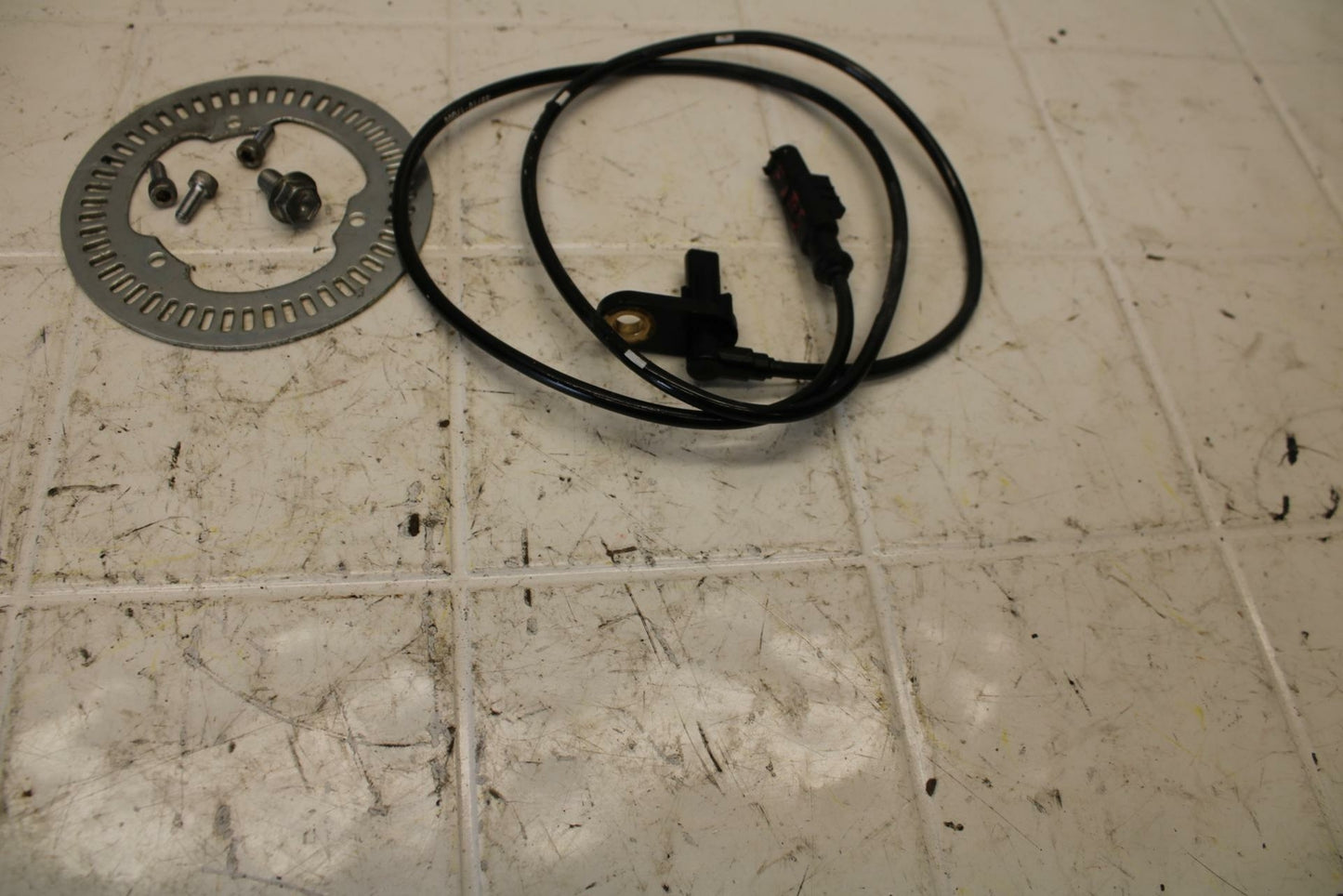 07 SUZUKI SV650  ABS BRAKE SENSOR RING BB13