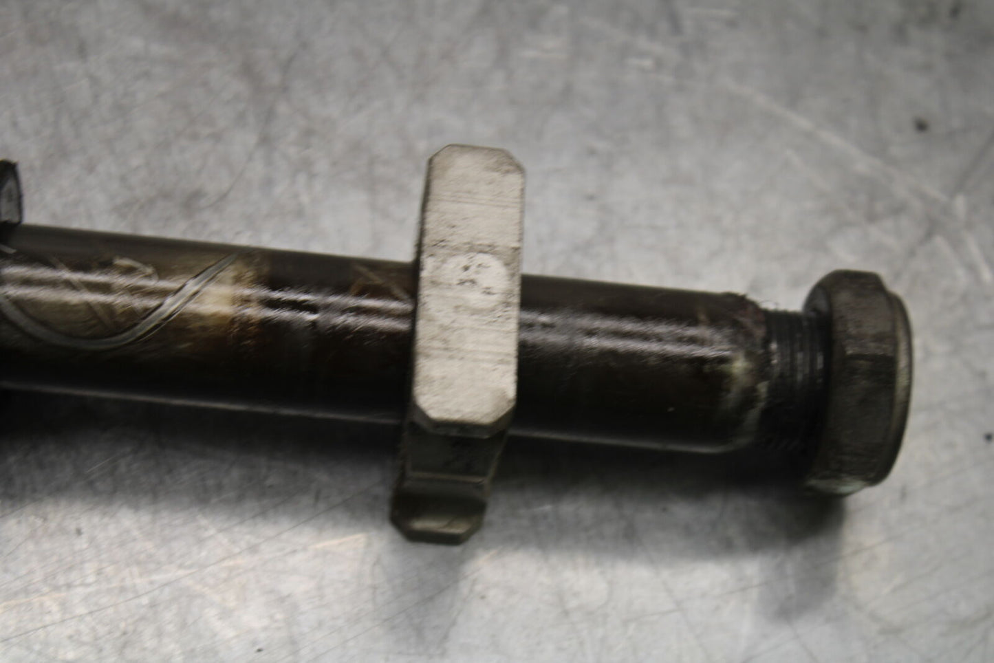 05-06 HONDA CBR600RR REAR AXLE BACK WHEEL RIM PIVOT BOLT AXEL BB727