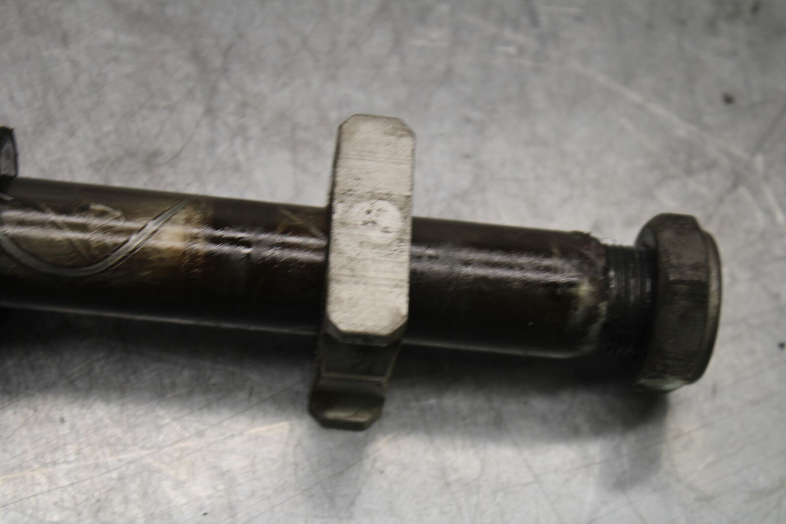 05-06 HONDA CBR600RR REAR AXLE BACK WHEEL RIM PIVOT BOLT AXEL BB727