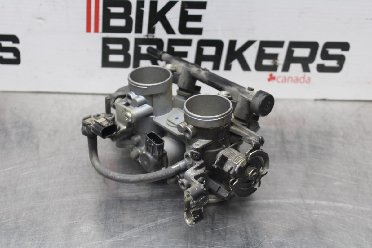 18-23 KAWASAKI NINJA 400 EX400 ABS MAIN FUEL INJECTORS / THROTTLE BODIES BB795