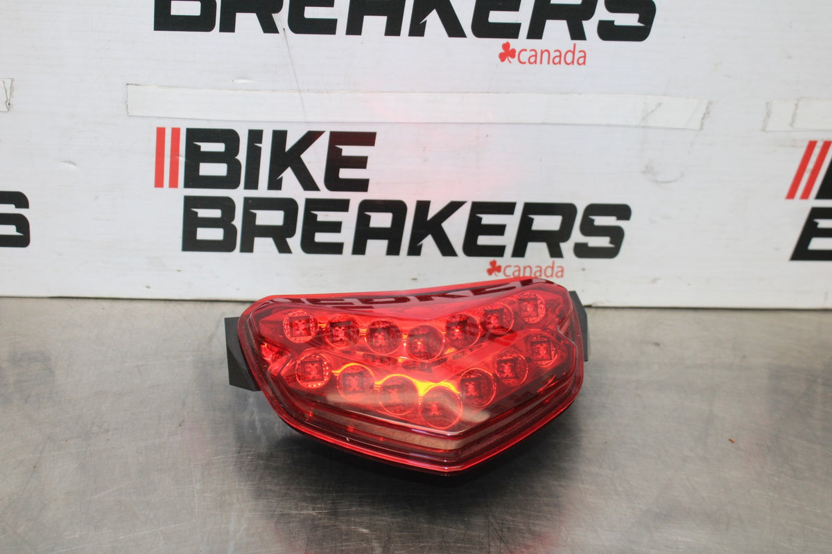 05 SUZUKI GSXR600 REAR TAIL TAILLIGHT BACK BRAKE LIGHT BB329