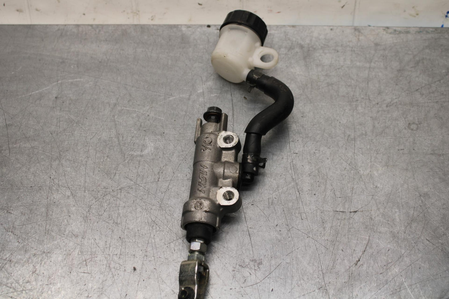 2001 Suzuki GSXR600 REAR BRAKE MASTER CYLINDER W RESERVOIR 69600-33C00 BB584