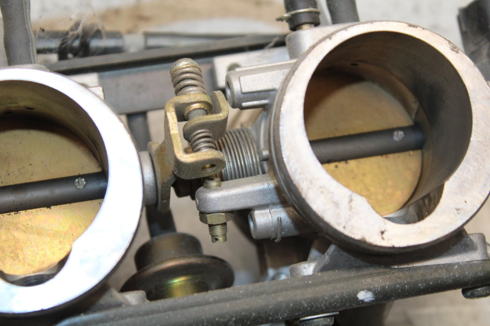 2000 Kawasaki Ninja ZX12R ZX1200A MAIN FUEL INJECTORS / THROTTLE BODIES BB565