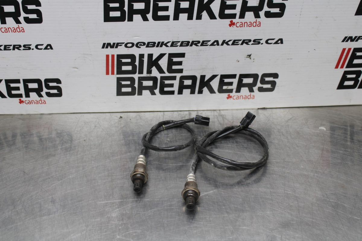 18 YAMAHA SUPER TENERE OXYGEN O2 EXHAUST GAS LAMBDA SENSOR SET BB832