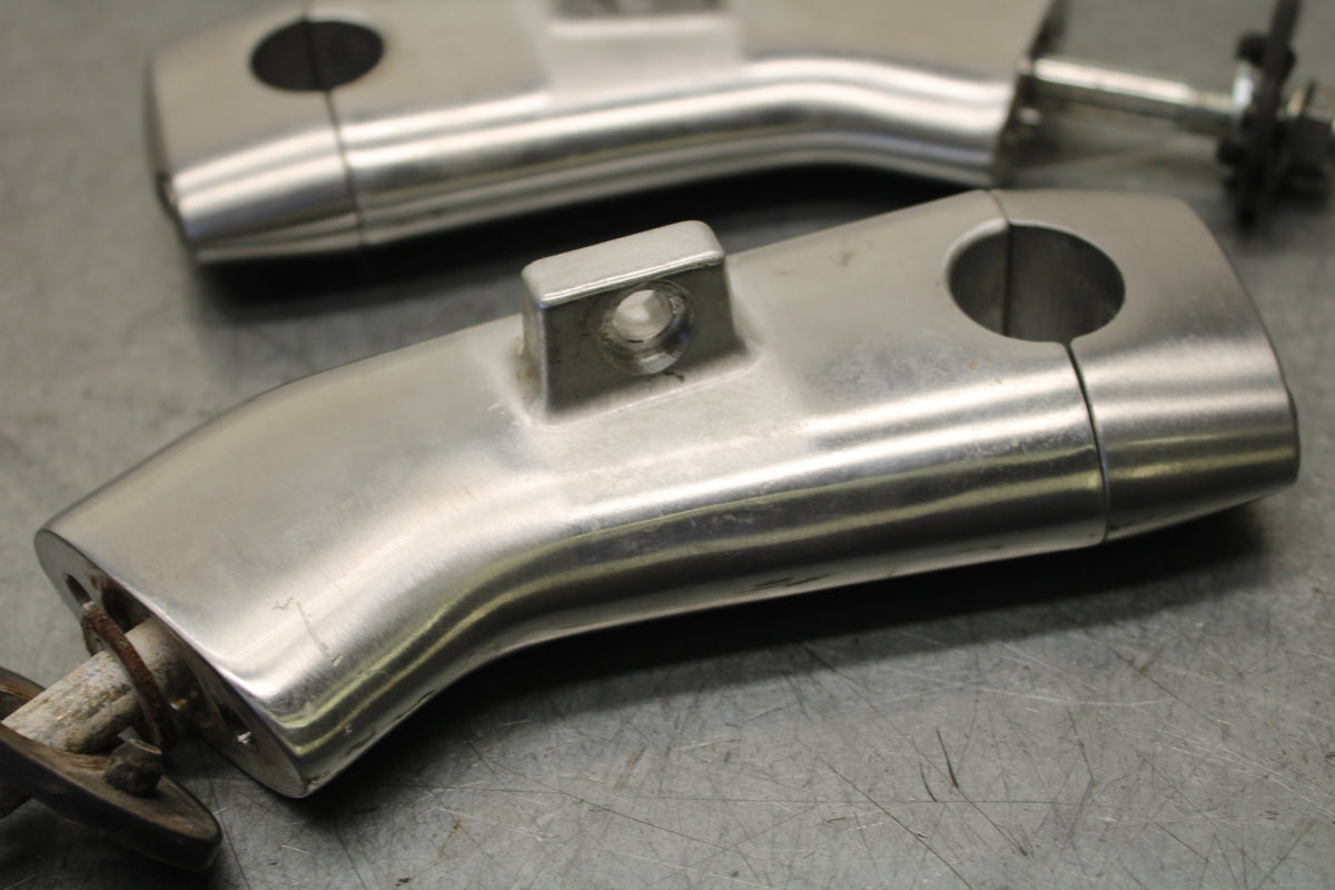 05-06 SUZUKI BOULEVARD M50 HANDLEBAR RISERS BB671