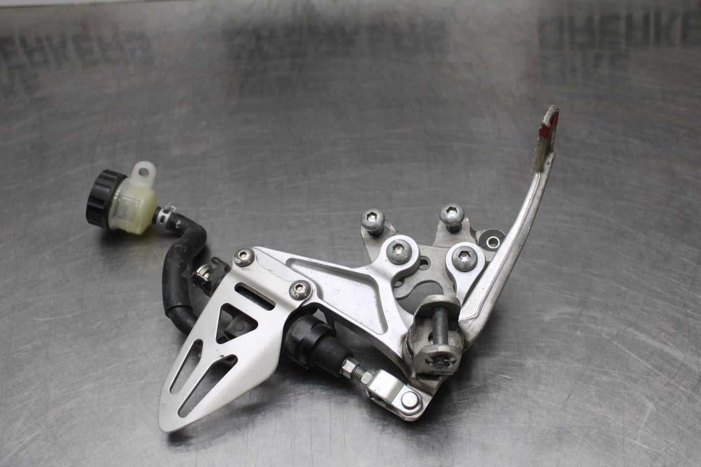 07 SUZUKI GSXR1000 RIGHT REARSET REAR SET DRIVER FOOT PEG REST STOP BB770