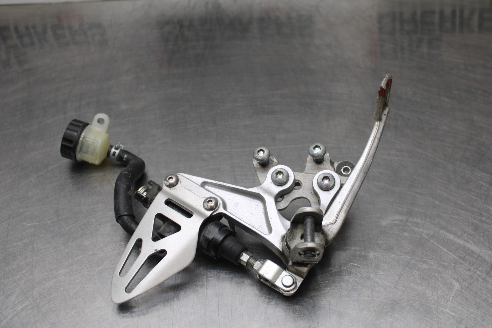 07 SUZUKI GSXR1000 RIGHT REARSET REAR SET DRIVER FOOT PEG REST STOP BB770