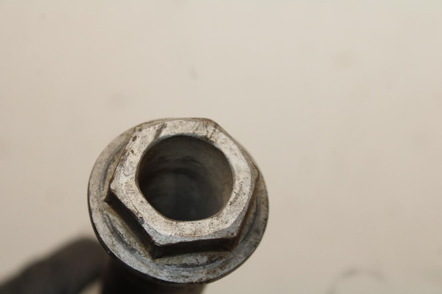 03-04 HONDA CBR600RR REAR AXLE BACK WHEEL RIM BOLT AXEL 42301-MEE-000 BB628