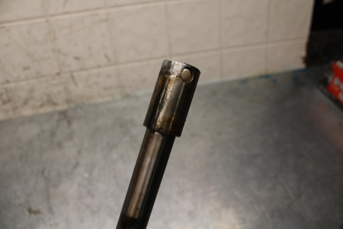 1977 Yamaha XS750 REAR AXLE BACK WHEEL RIM PIVOT BOLT AXEL 1J7-25381-00-00 BB554