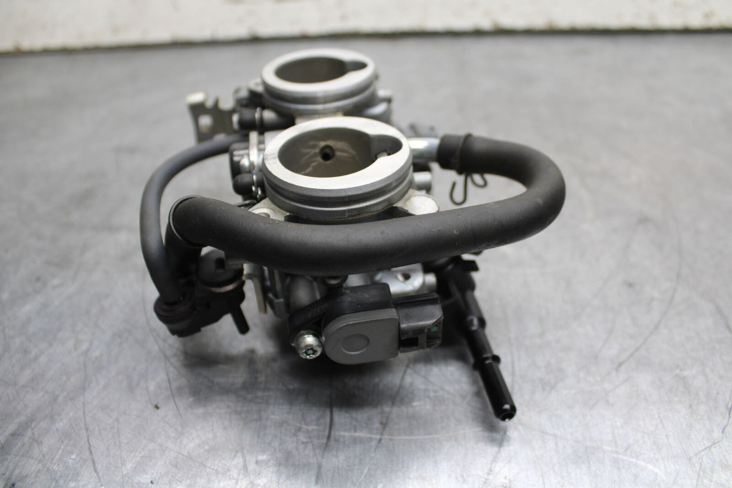 19-22 KAWASAKI Z400 MAIN FUEL INJECTORS / THROTTLE BODIES BB738