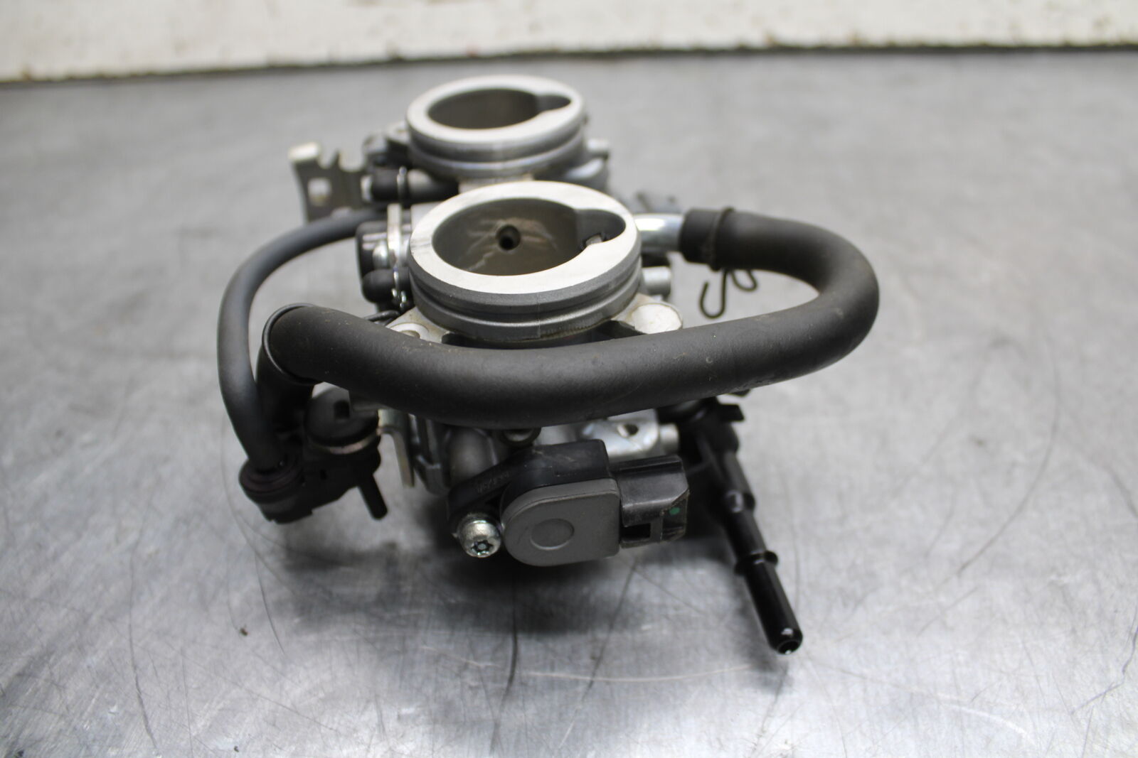 19-22 KAWASAKI Z400 MAIN FUEL INJECTORS / THROTTLE BODIES BB738