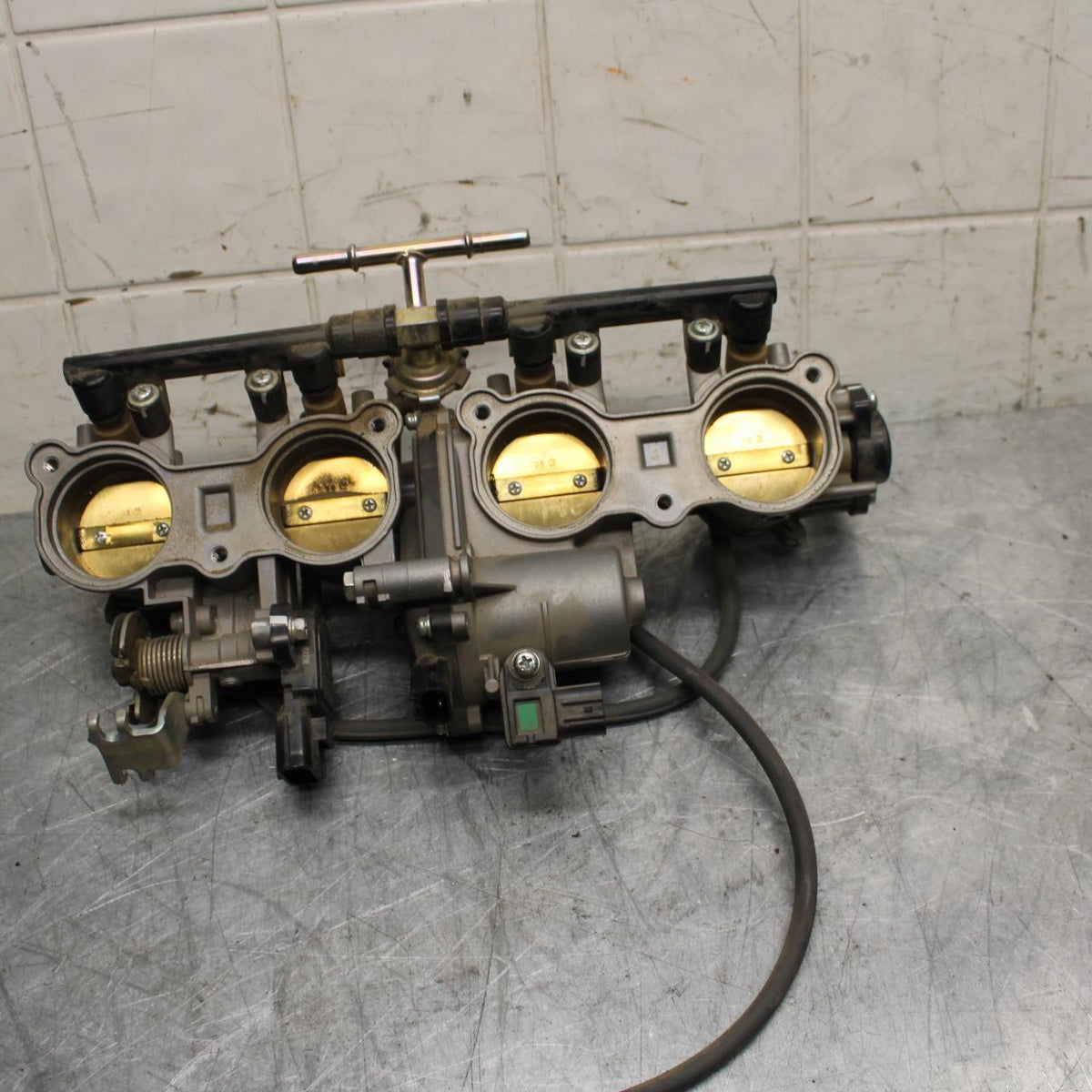 18 YAMAHA YZF R1  MAIN FUEL INJECTORS / THROTTLE BODIES BB473