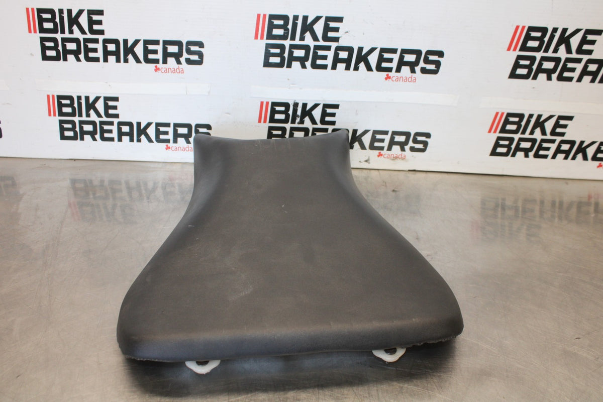 03-04 YAMAHA YZF R6 FRONT DRIVERS SEAT PAD SADDLE PILLION BB890