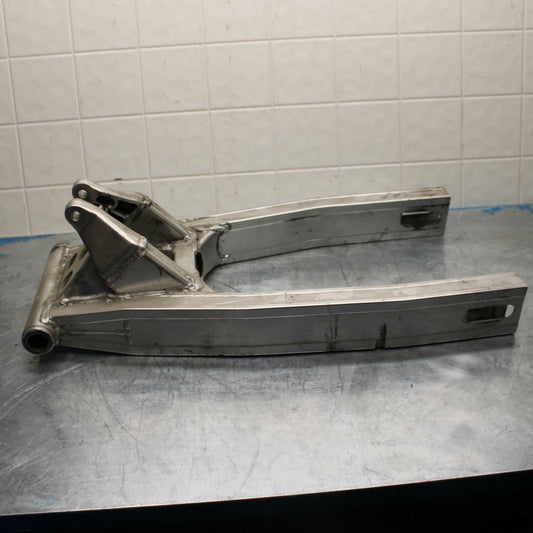86 SUZUKI GSXR1100 G REAR SWINGARM BACK SUSPENSION SWING ARM BB413 B