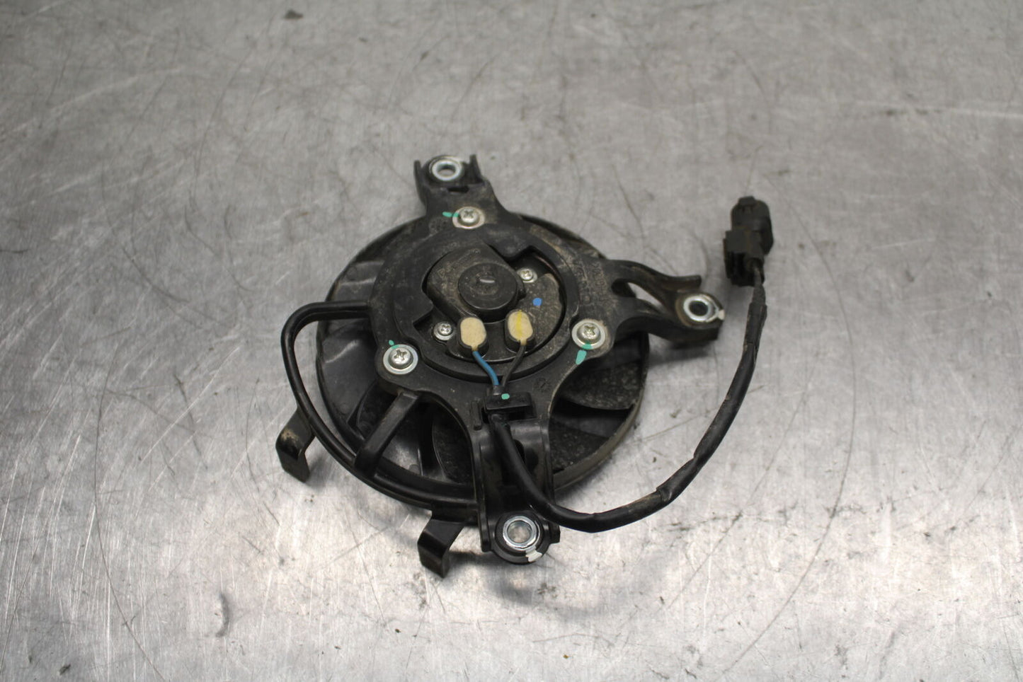 15-19 HONDA CBR300R ENGINE RADIATOR COOLING FAN  BB112