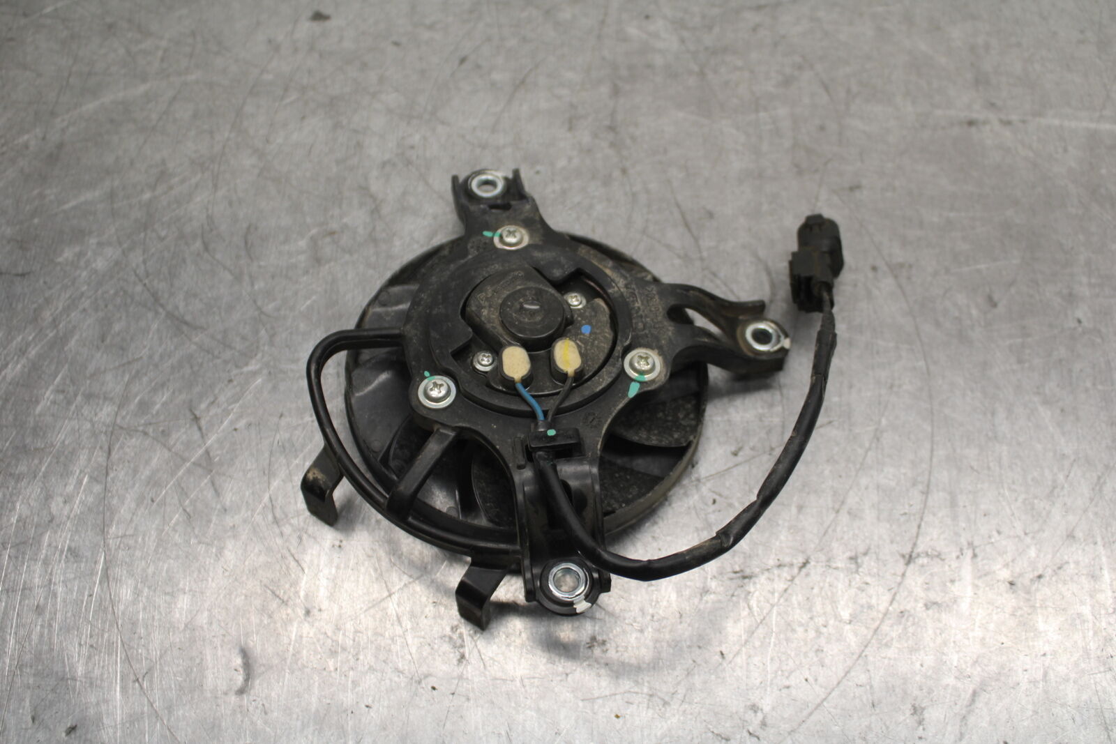 15-19 HONDA CBR300R ENGINE RADIATOR COOLING FAN  BB112