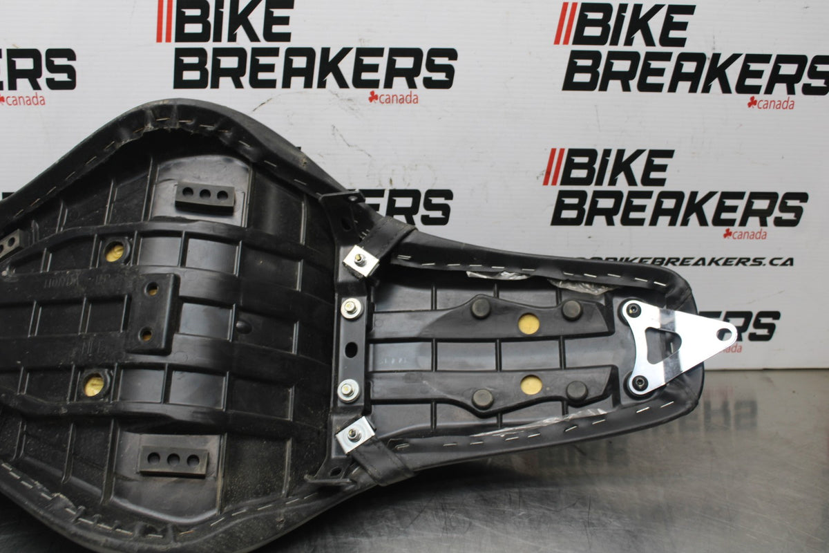 14 HONDA SHADOW 750 VT750C2B FRONT DRIVERS/ REAR SEAT BB867