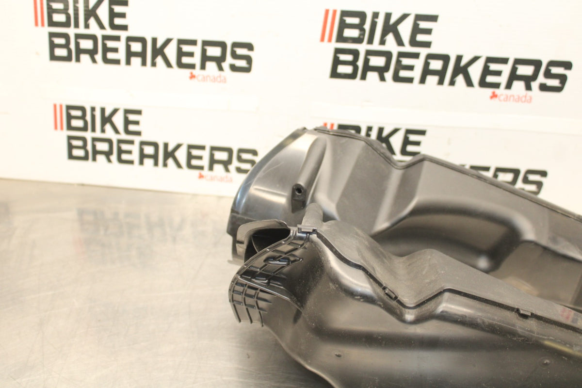 11-24 SUZUKI GSXR750 RIGHT LEFT AIR INTAKE DUCTS BB880