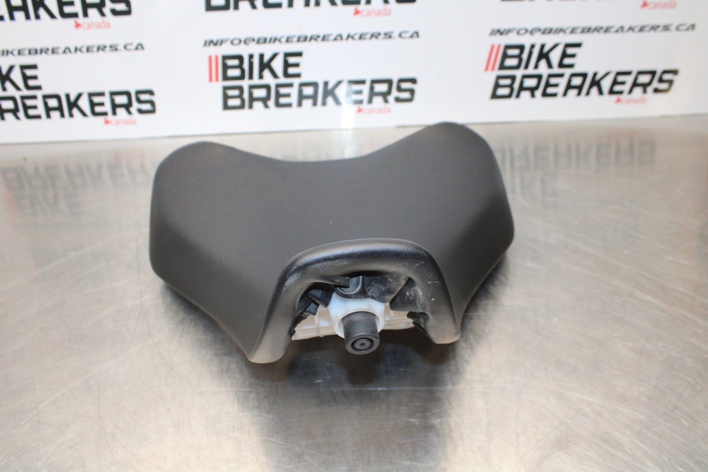 14-17 YAMAHA FZ07 FRONT DRIVERS SEAT PAD SADDLE PILLION BB162