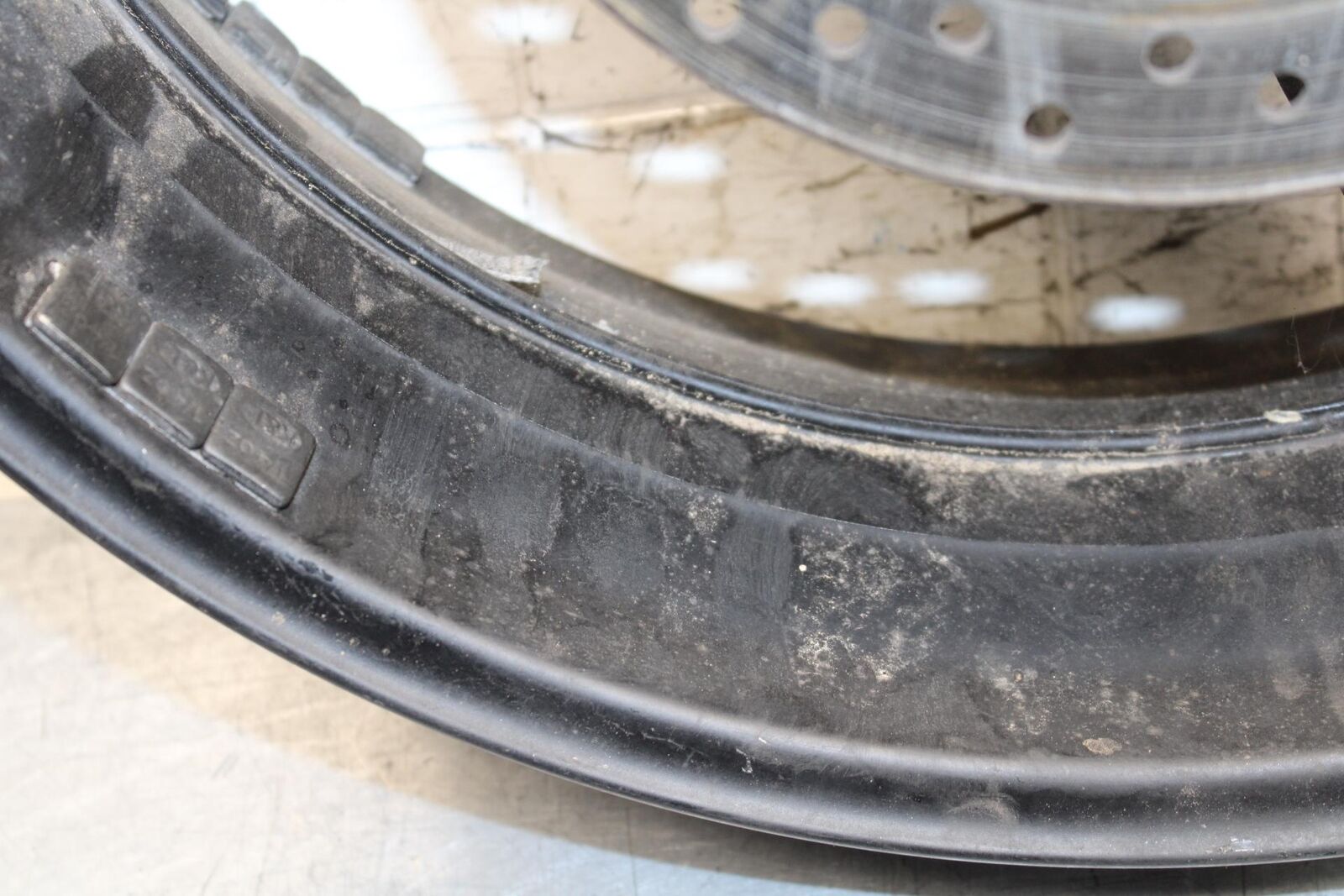 2000 Yamaha YZF R6 REAR ROTOR BACK BRAKE DISC AND REAR WHEEL BB558