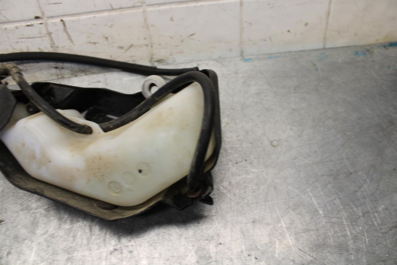 2015 Yamaha FZ09 COOLANT WATER TANK RESERVOIR BOTTLE 1RC-21871-00-00 BB54