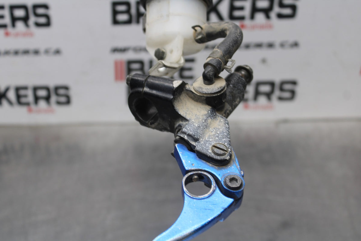 01-03 SUZUKI GSXR600 FRONT BRAKE MASTER CYLINDER w/ LEVER BB841