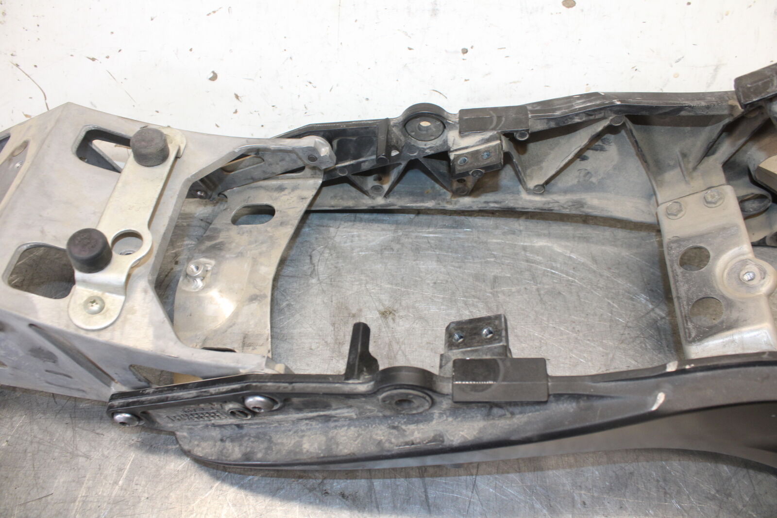 06-07 SUZUKI GSXR 600 REAR SUBFRAME BACK SUB FRAME BB694