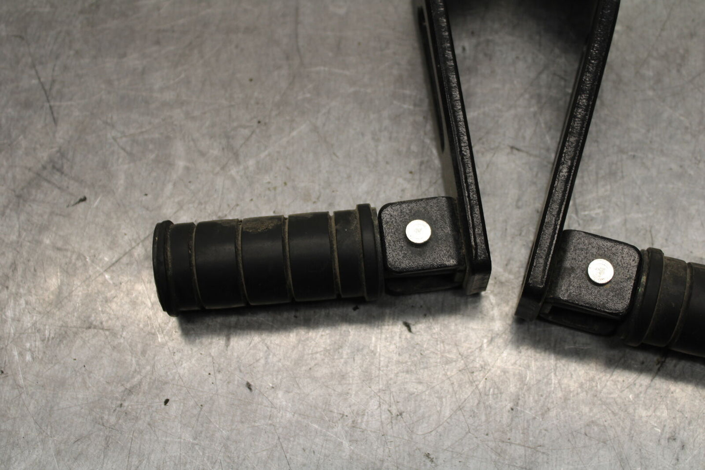 17-24 YAMAHA BOLT XVS950 REAR PASSENGER FOOT STEP PEG BB729