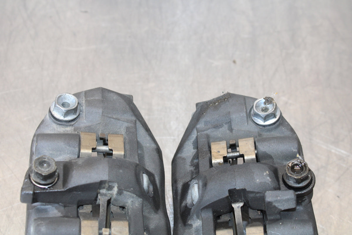 05-06 HONDA CBR600RR RIGHT LEFT FRONT BRAKE CALIPER SET PAIR CALIPERS BB159
