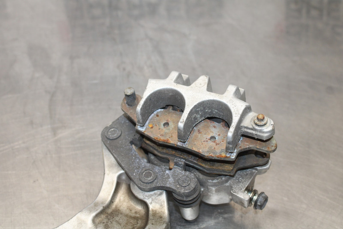 03 KAWASAKI VULCAN 1600 REAR BACK BRAKE CALIPER W MOUNT BRACKET BB865