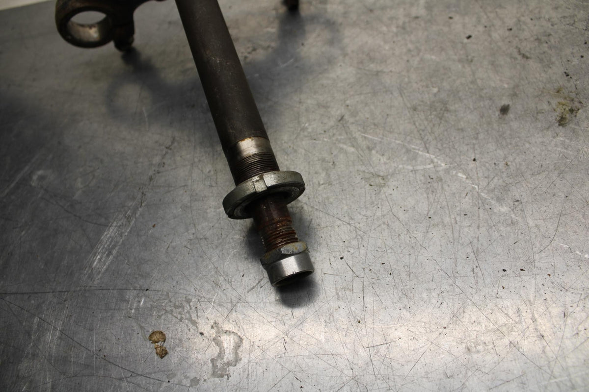 75 SUZUKI GT 550 FRONT FORKS CLAMP LOWER TRIPLE TREE STEM BB72