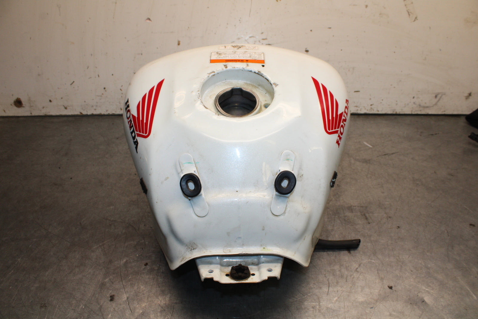 15-16 HONDA CB300F GAS TANK FUEL CELL PETROL RESERVOIR BB740