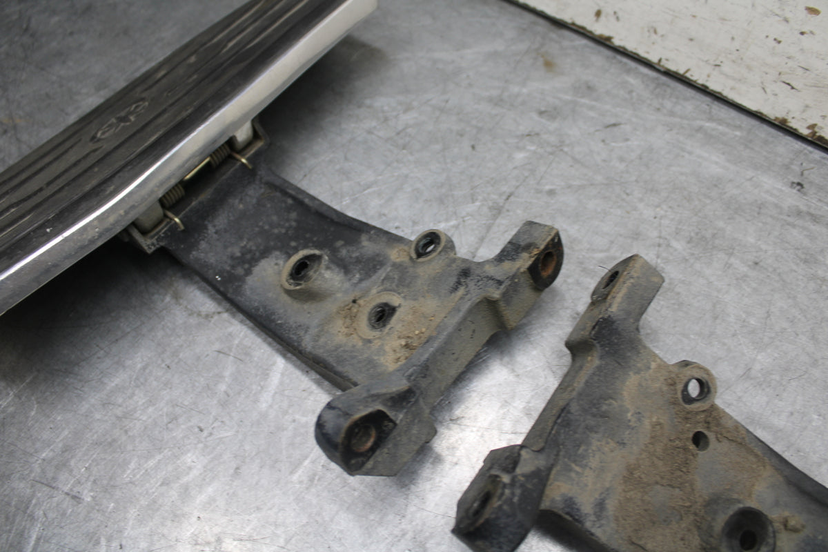 05-06 YAMAHA ROYAL STAR FRONT FOOT RESTS PEGS STEPS SET PAIR BB697