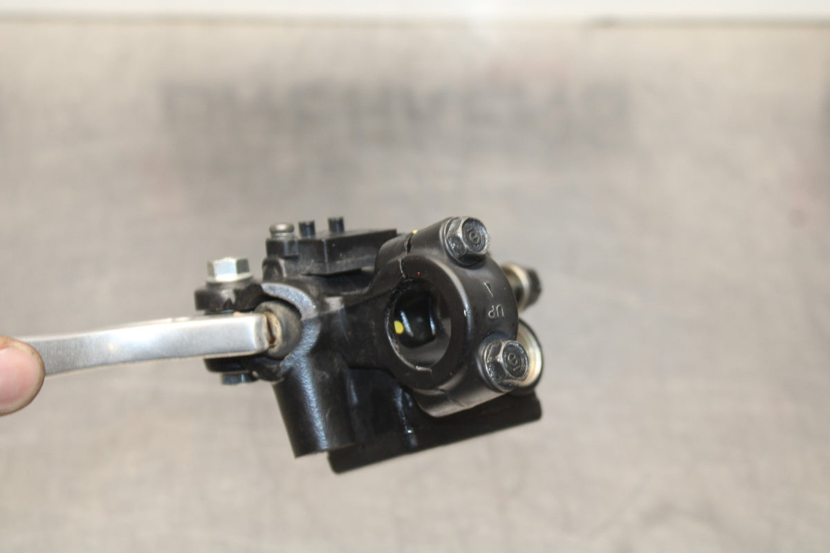 08 HONDA CBR125R FRONT BRAKE MASTER CYLINDER w/ LEVER BB839