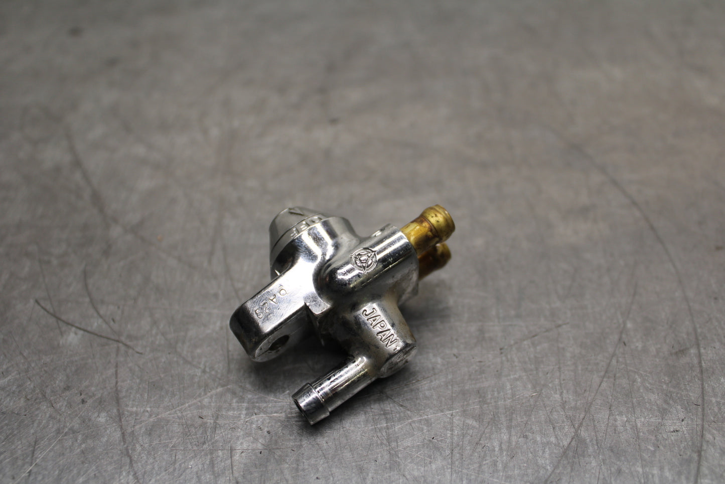 87-03 SUZUKI INTRUDER 1400 VS1400GLP GAS TANK FUEL PETCOCK BB752