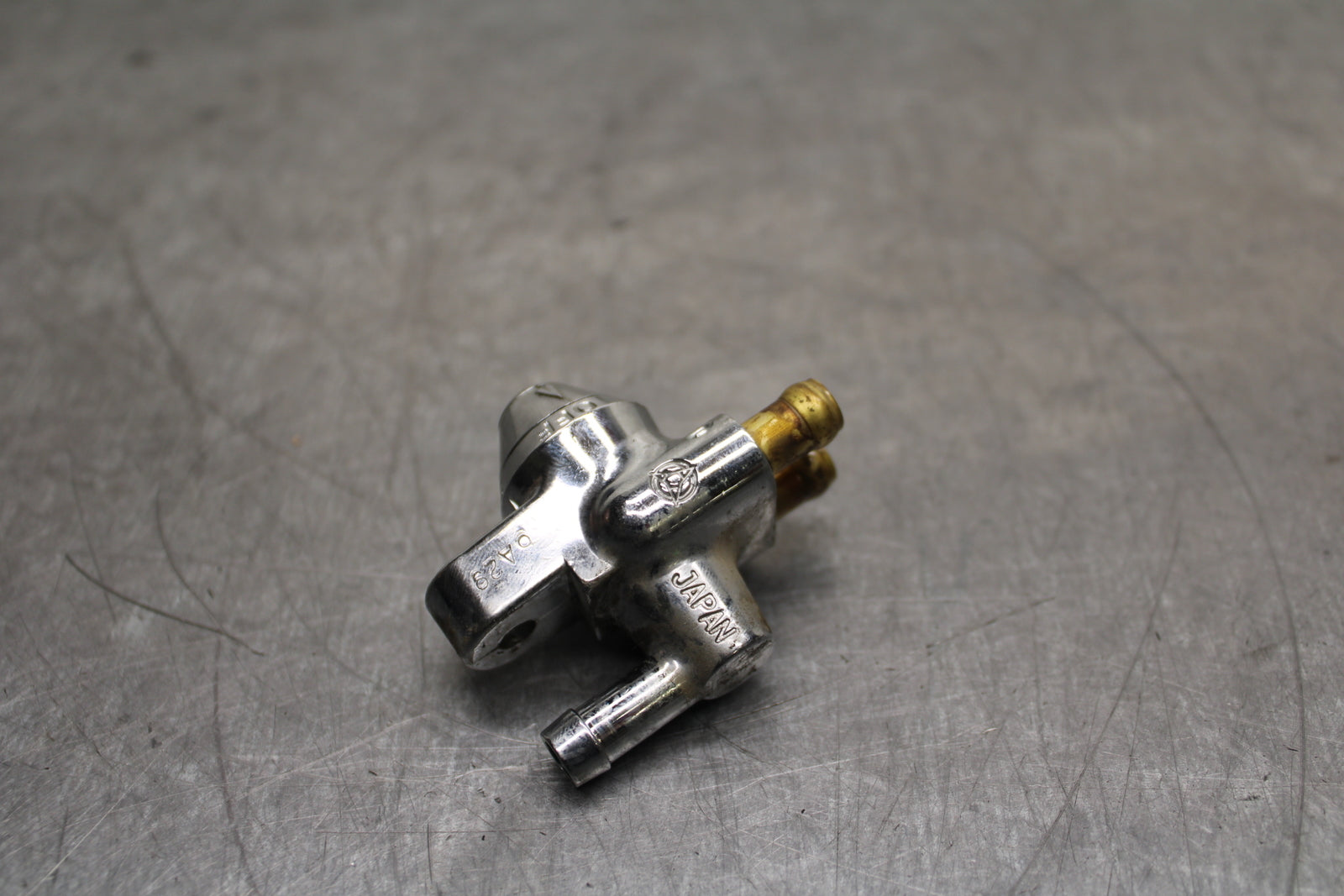 87-03 SUZUKI INTRUDER 1400 VS1400GLP GAS TANK FUEL PETCOCK BB752