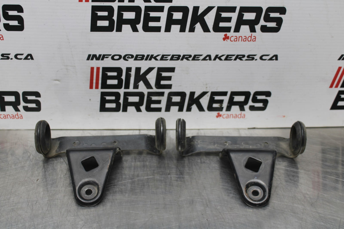 77 SUZUKI GS750 FRONT HEADLIGHT BRACKET PAIR FORK EAR BB779