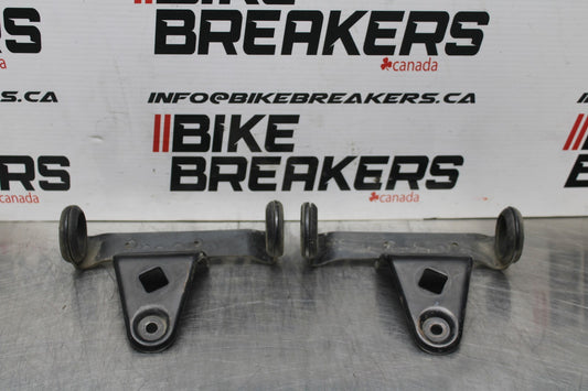 77 SUZUKI GS750 FRONT HEADLIGHT BRACKET PAIR FORK EAR BB779