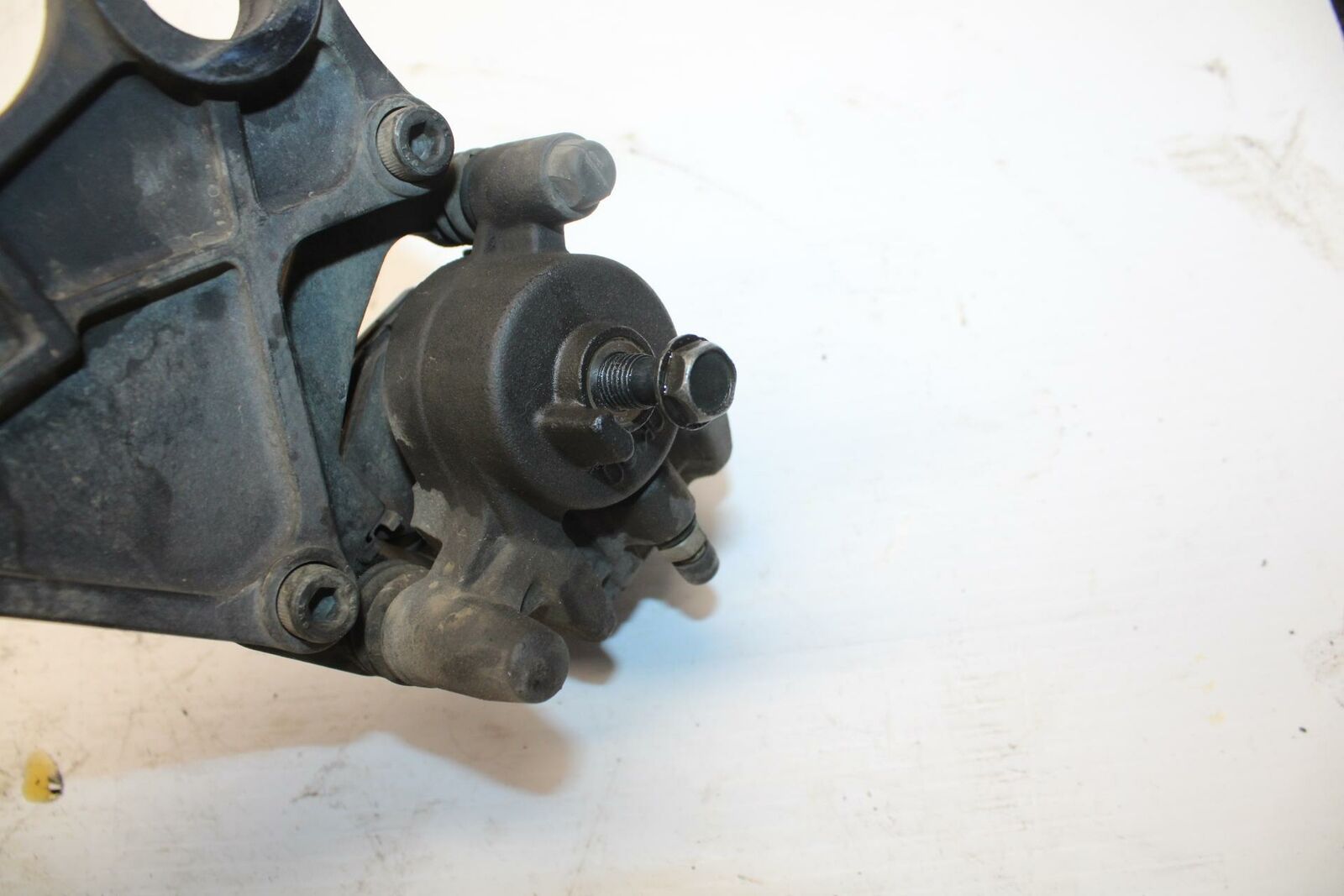 09-12 KAWASAKI NINJA ZX6R REAR BACK BRAKE CALIPER W MOUNT BRACKET BB272