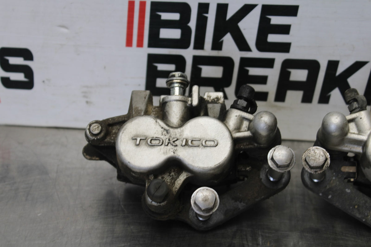 03 KAWASAKI VULCAN 1600 RIGHT LEFT FRONT BRAKE CALIPER SET PAIR CALIPERS BB865