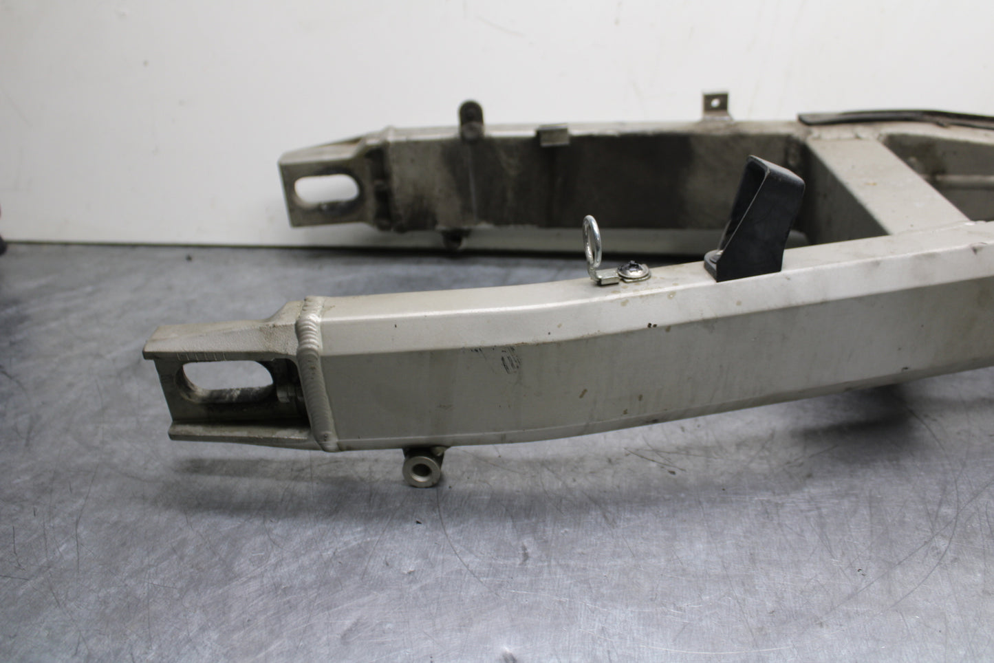 00-02 KAWASAKI NINJA ZX6R REAR SWINGARM BACK SUSPENSION SWING ARM BB750