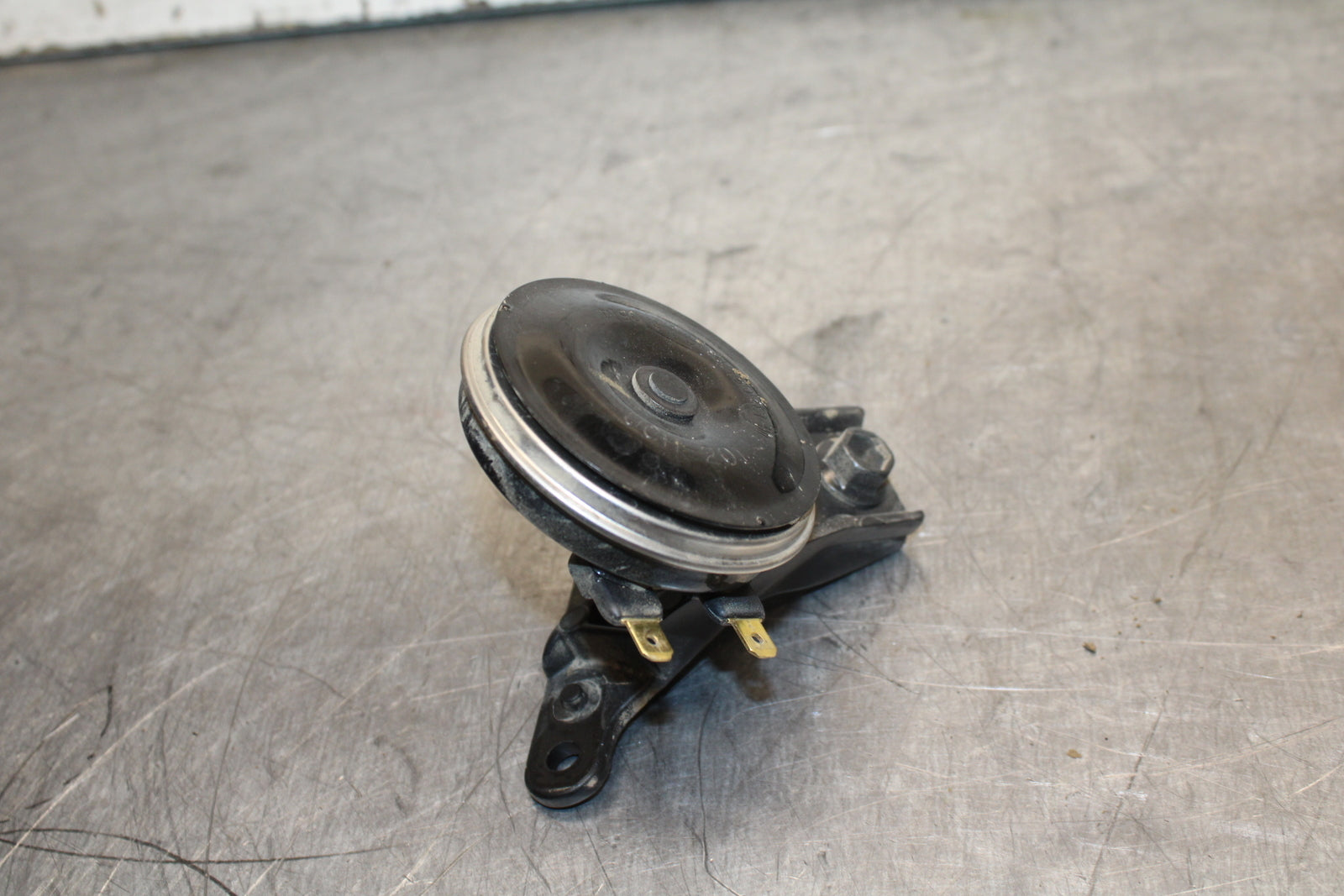 19-24 YAMAHA R3 HORN SIGNAL BB736