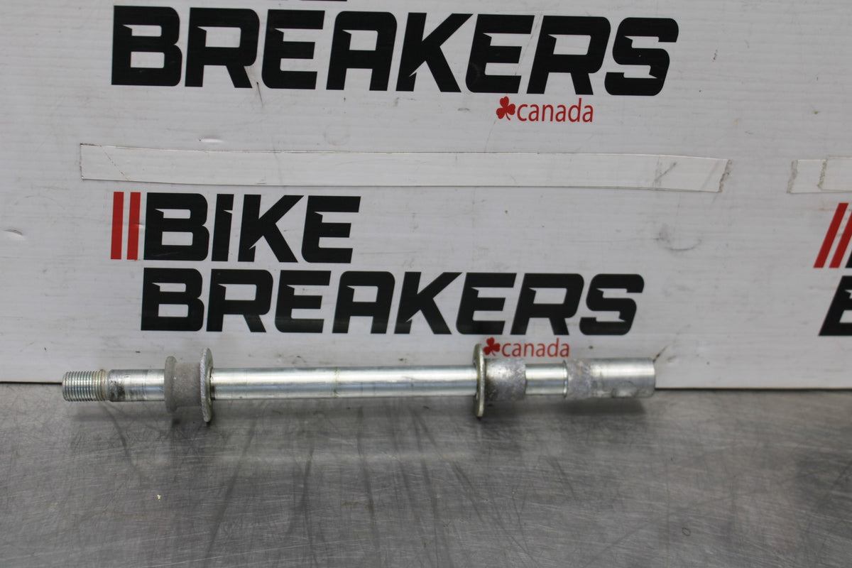 05-09 SUZUKI BOULEVARD C90 FRONT WHEEL RIM AXLE PIVOT BOLT BB918