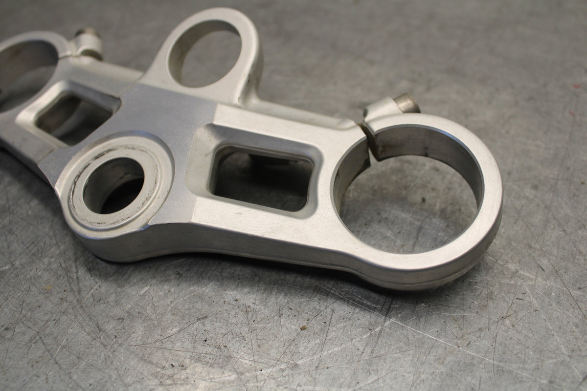 09-11 TRIUMPH DAYTONA 675 FORKS UPPER TRIPLE TREE CLAMP BB652