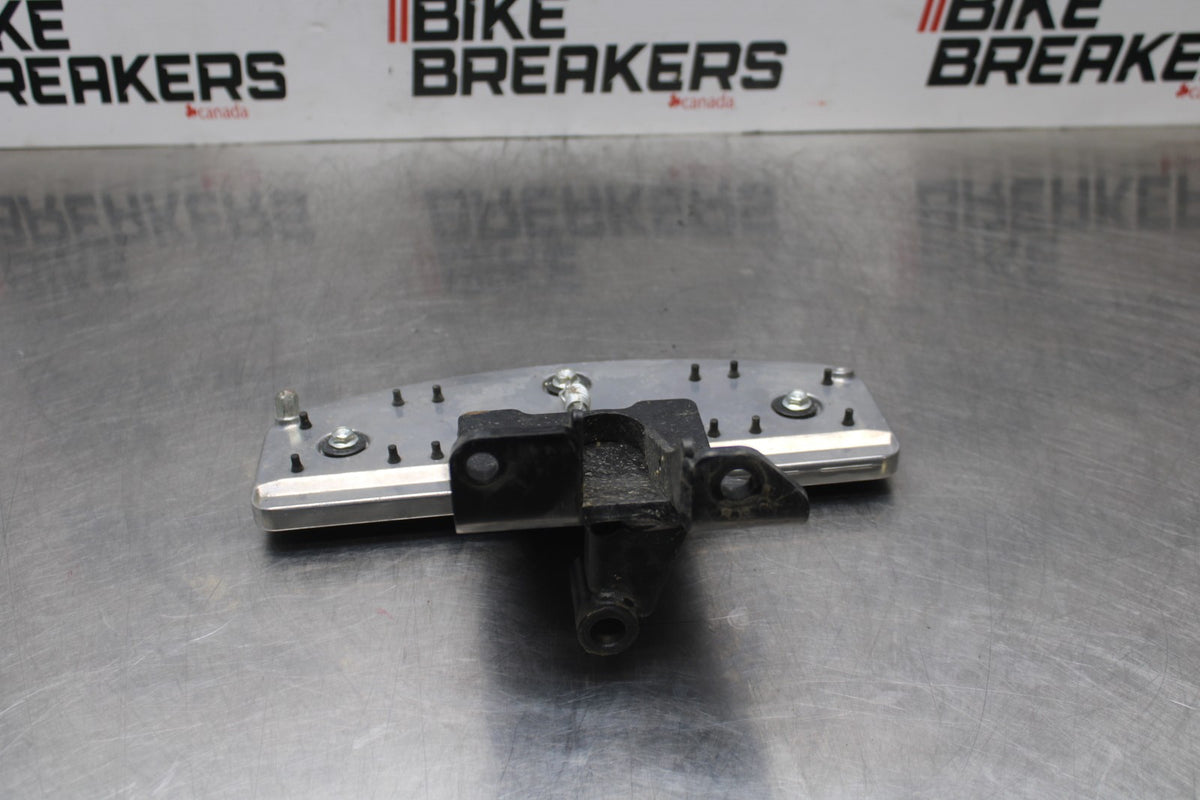 15 SUZUKI BOULEVARD C50 RIGHT FRONT FOOT REST PEG STEP BB775