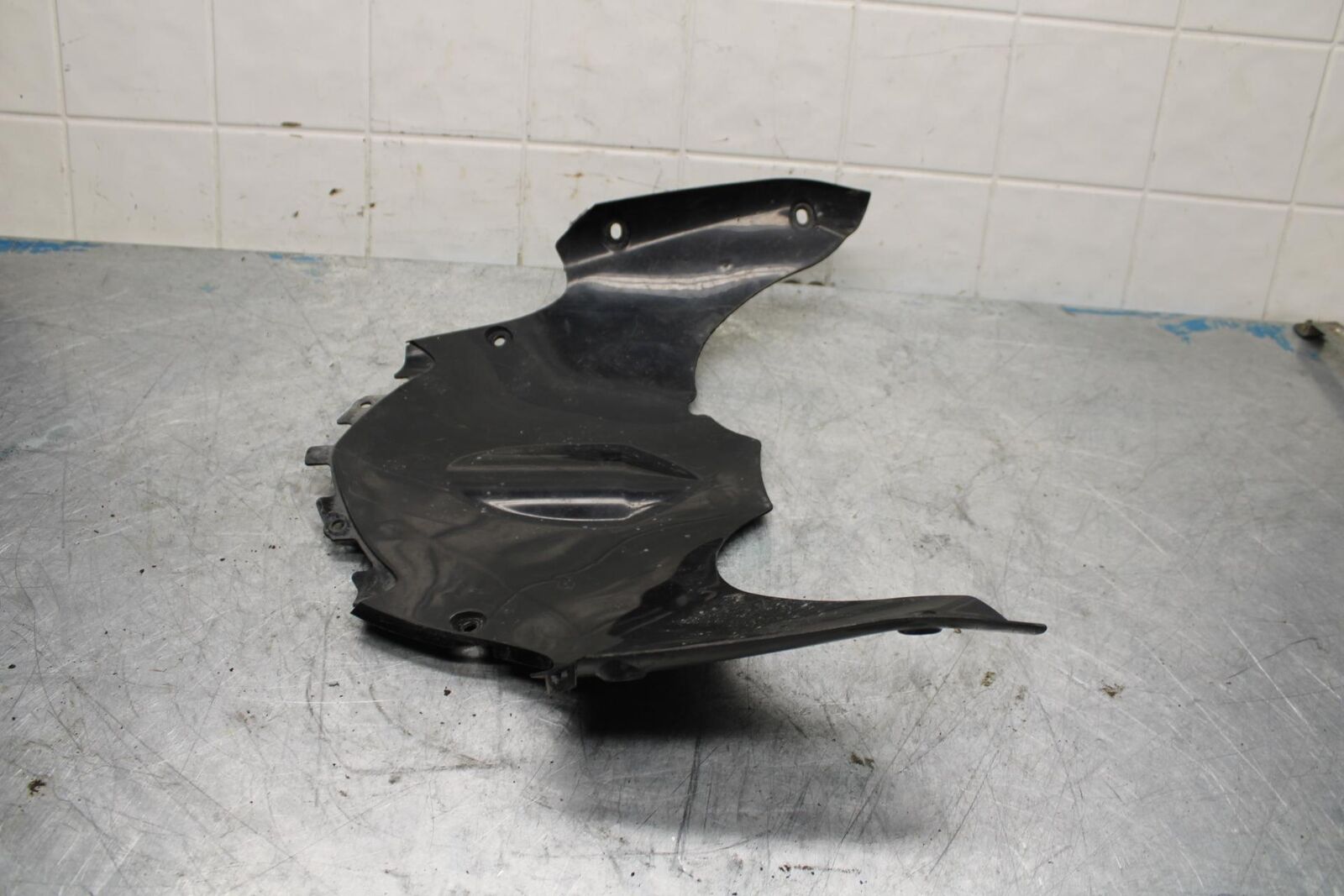 09-16 SUZUKI GSXR1000 LOWER FRONT UPPER INNER HEADLIGHT COWL FAIRING BB439