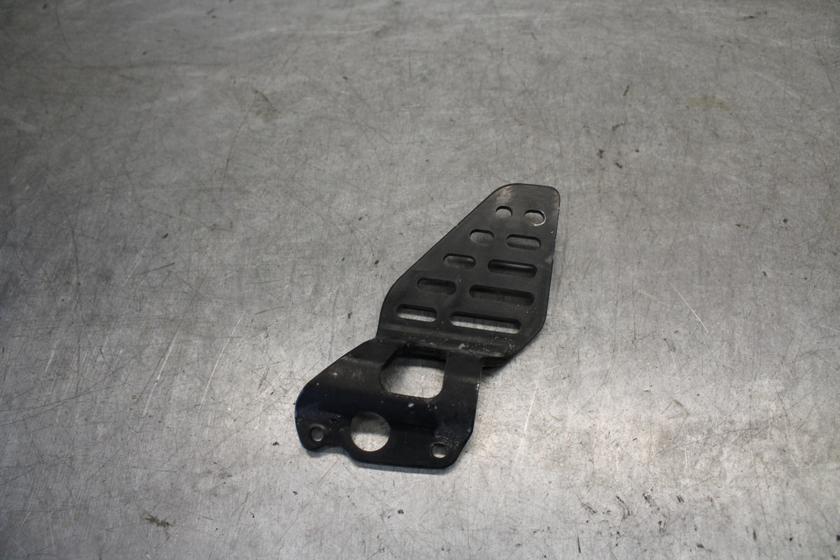08-16 YAMAHA YZF R6 RIGHT REARSET REAR SET HEEL GUARD 13S-27446-10-00 BB665
