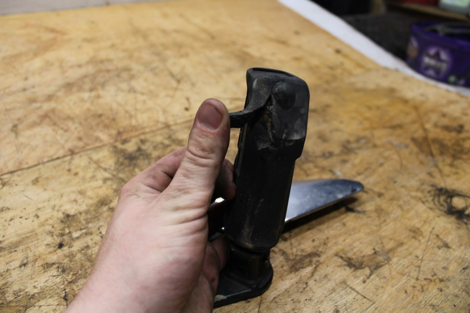 04-09 SUZUKI GS500F LEFT REARSET REAR SET DRIVER FOOT PEG REST STOP BB335