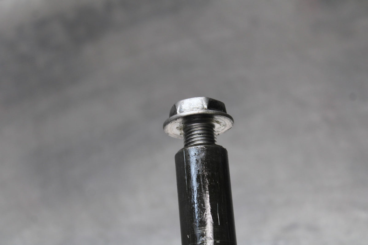 05 YAMAHA YZF R6 FRONT WHEEL RIM AXLE PIVOT BOLT BB814