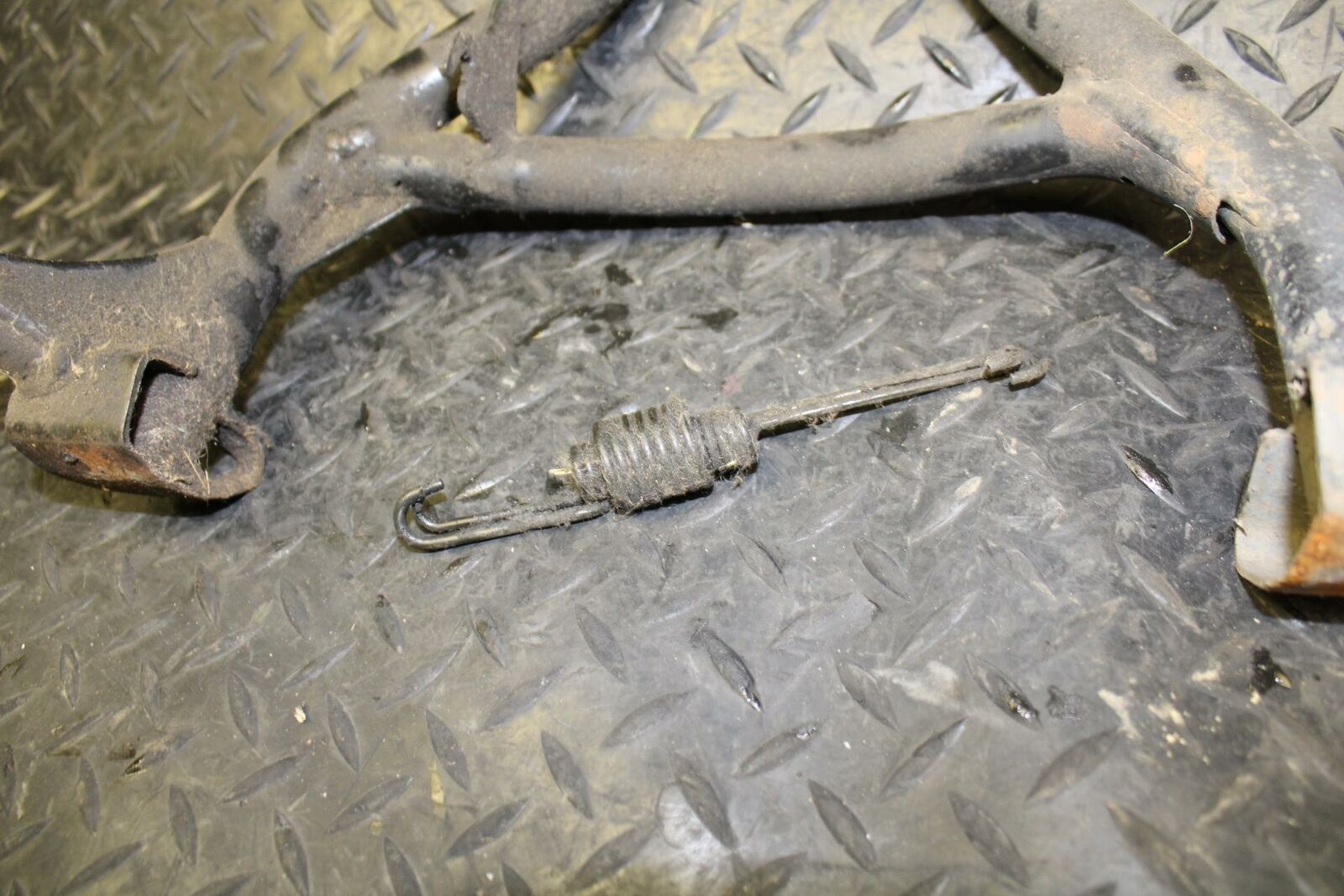 05-06 SUZUKI KATANA 750 GSX750F CENTER MAIN STAND bb166